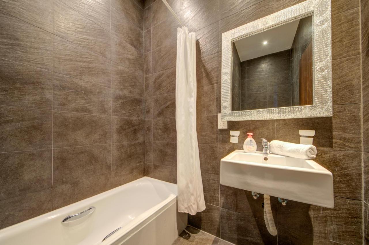 St Julians 2 Bedroom Apartment With Commanding Seaviews By Shortletsmalta Saint Julian's Dış mekan fotoğraf